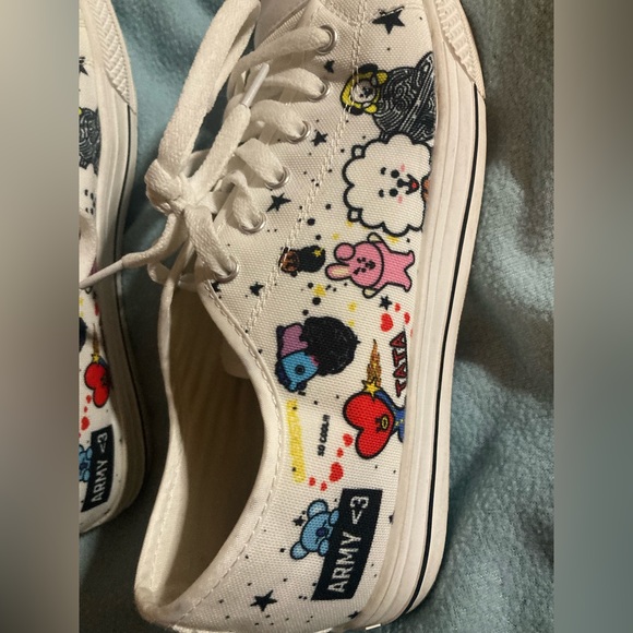 BTS shoes! BTS 21 characters! EUC! M7.5/W10 - Picture 9 of 9